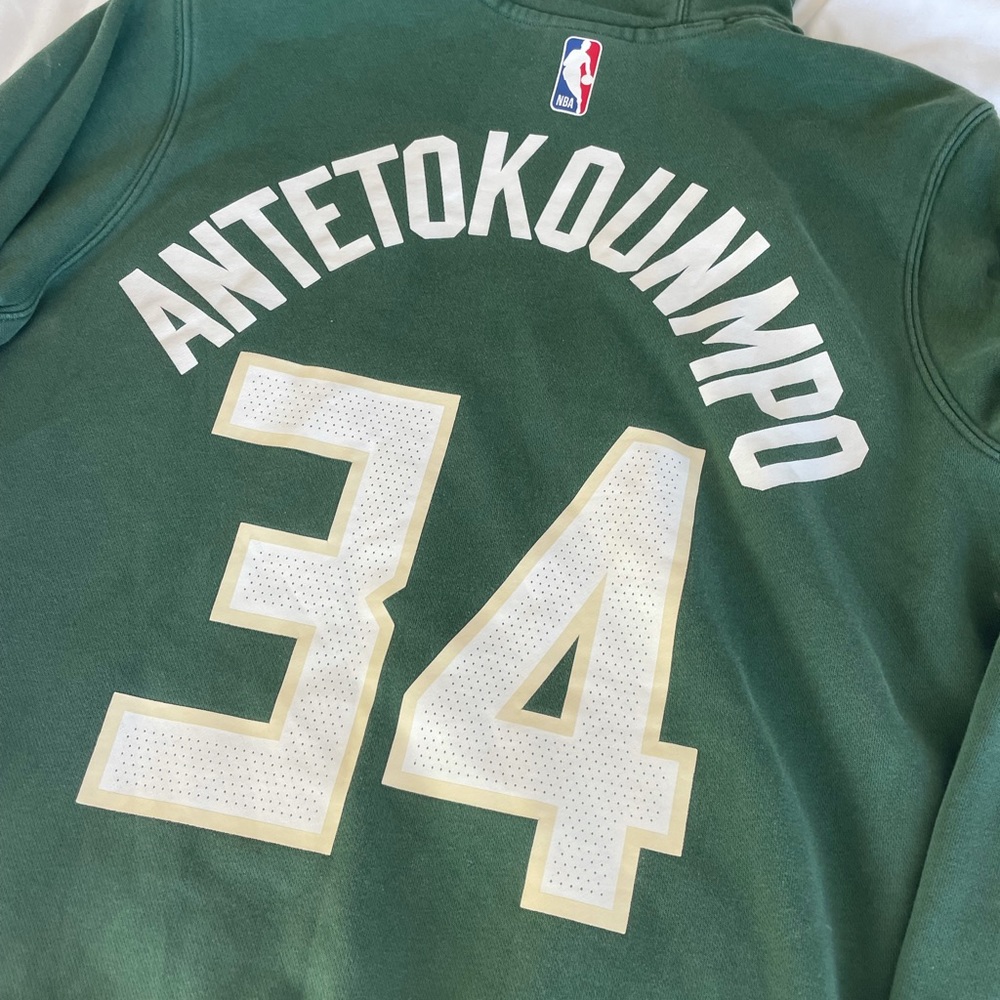 GIANNIS ANTETOKOUNMPO MILWAUKEE BUCKS VINTAGE MVP NIKE SWEATSHIRT